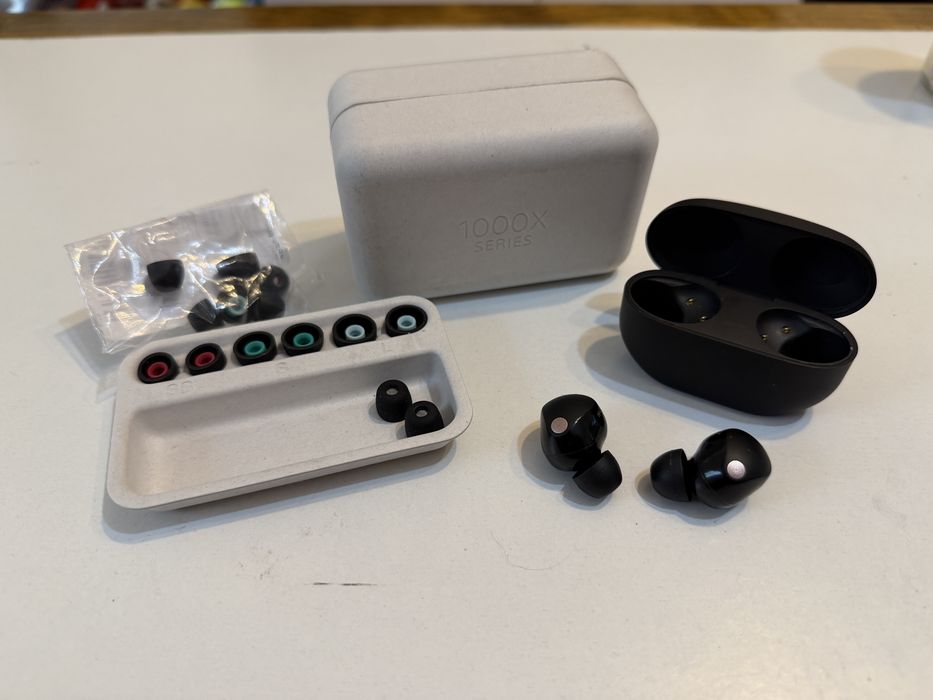 Casti wireless Sony WF-1000XM5 ca noi + dopuri silicon