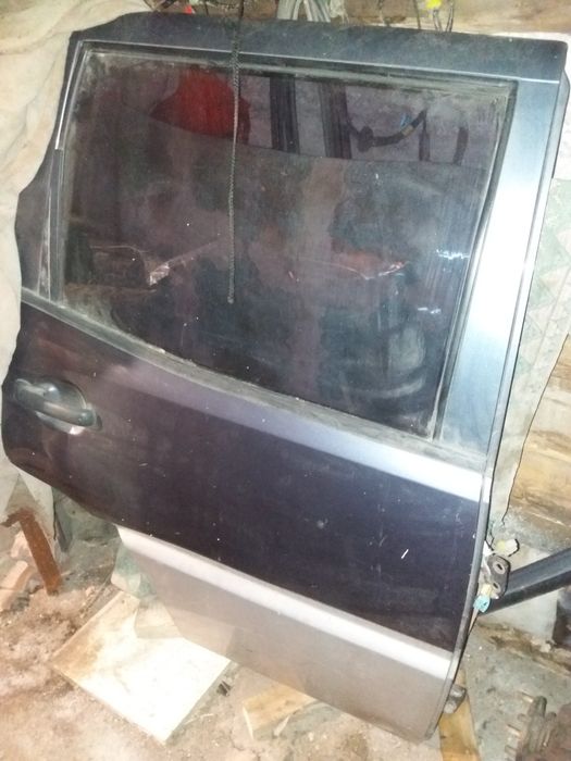 Продам пластик ниссан тирана 2