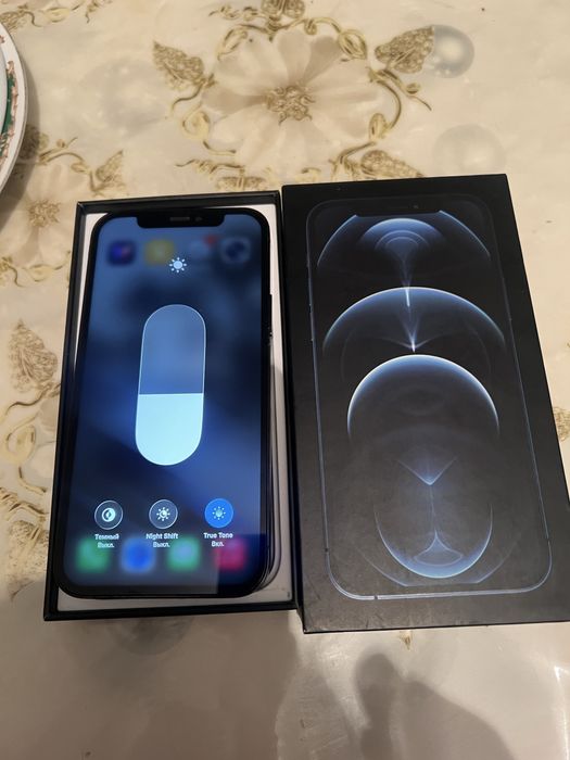 iPhone 12 Pro в хорошем состоянии