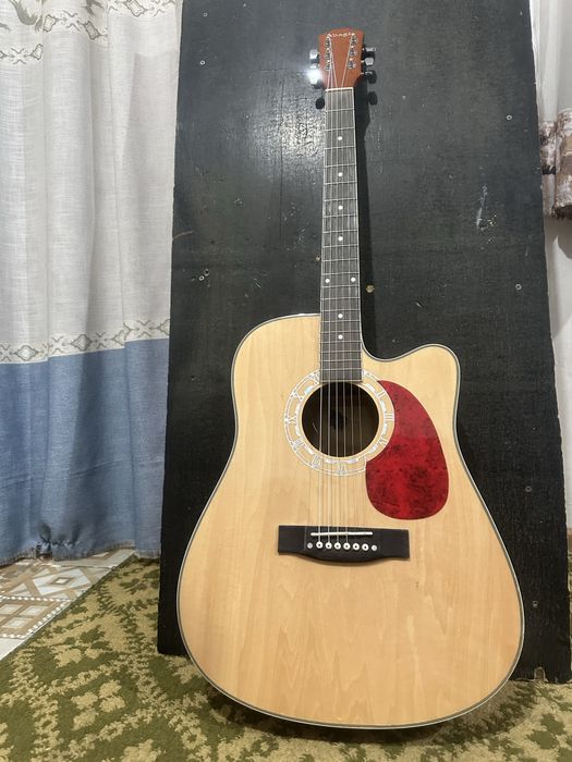 Продается гитара adagio