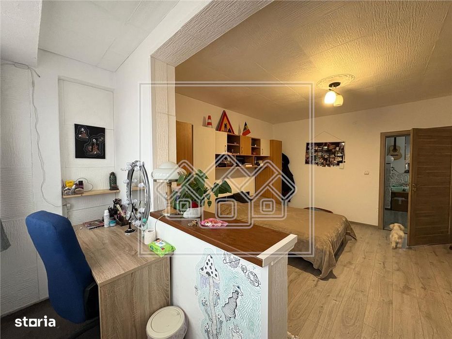 Casa cu 4 camere, balcon si curte - zona Lazaret