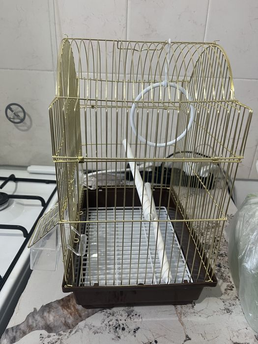 Продам клетку для попугая с кормом