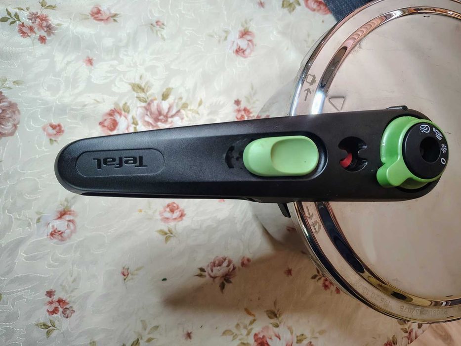 Тенджера под налягане TEFAL