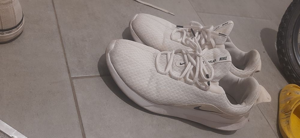 Продам кроссовки Nike