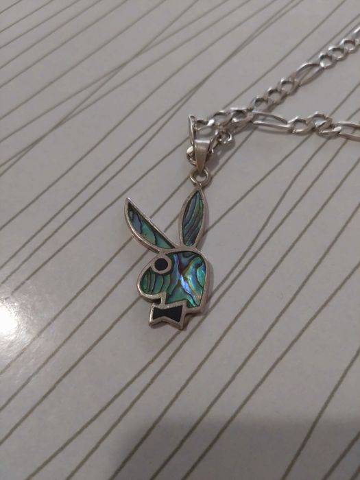 Vând pandantiv playboy cu lant de argint