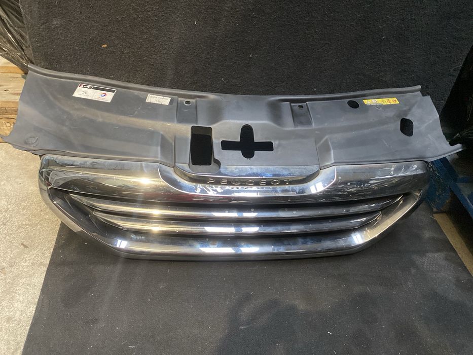 Grila centrala Peugeot 2008 Fabricatie 2015