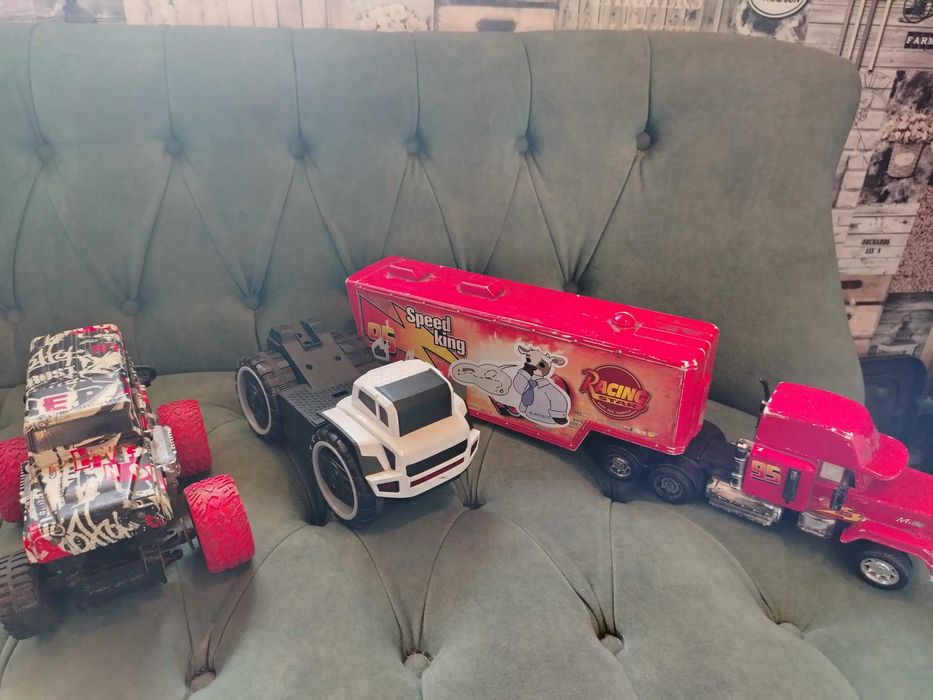Продам игрушки-машинки большие