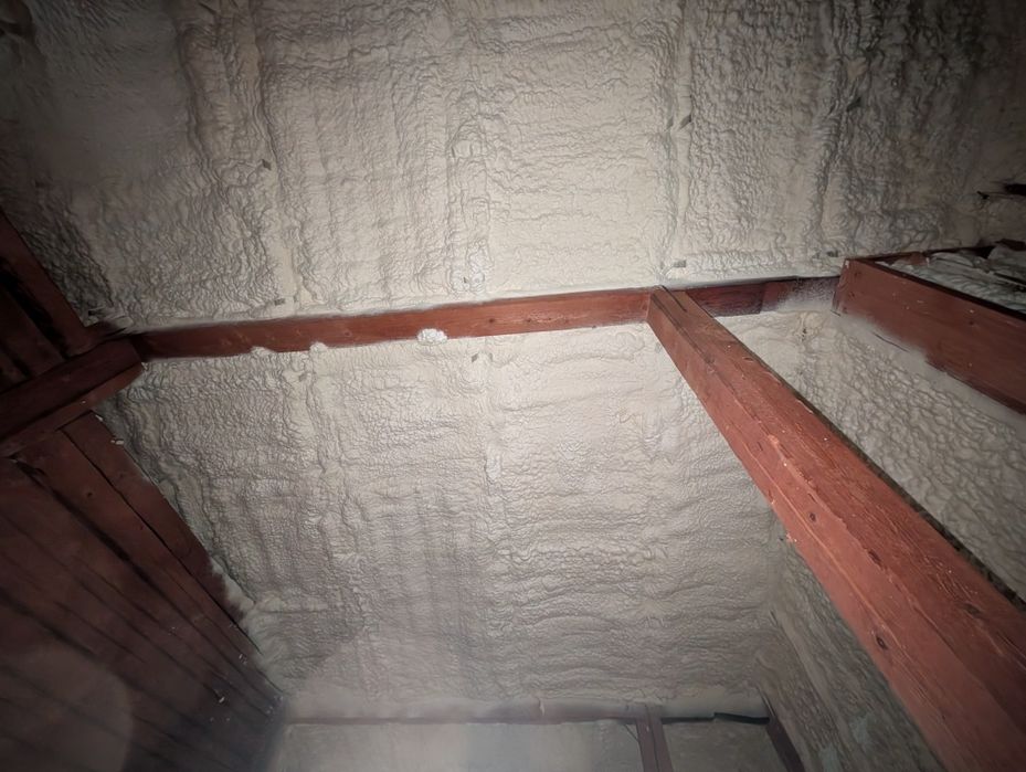 Izolație cu Spumă Poliuretanică – Eficiență Maxima!