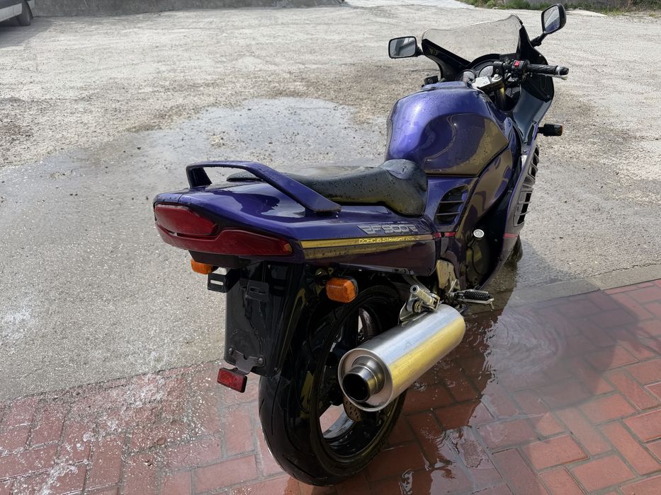 Motocicleta Suzuki R 900 RF