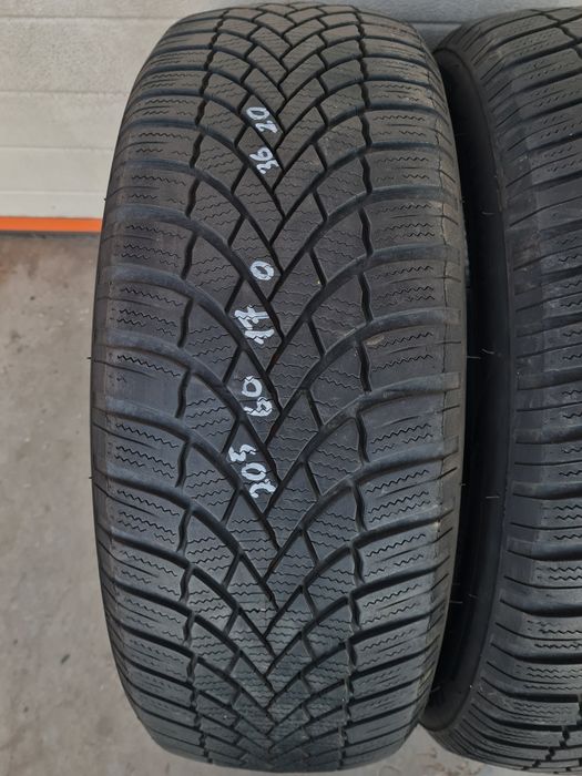 Зимни гуми 2 броя BRIDGESTONE Blizzak LM0005 205 60 R17 дот 3620