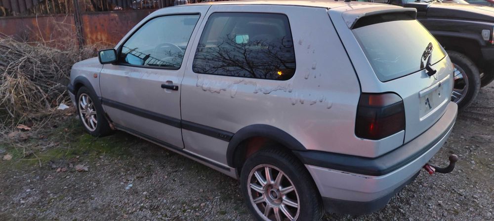 VW Golf 3 1.6 на части