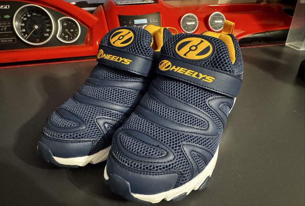 Кроссовки десткие heelys
