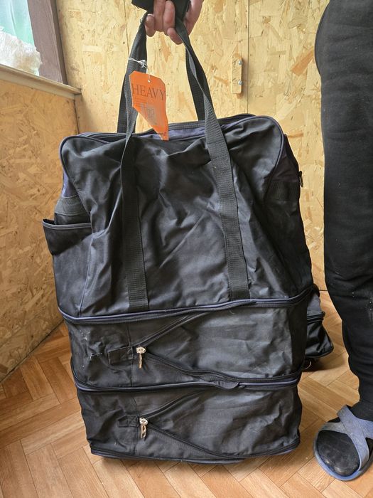 Продам чемодан большой