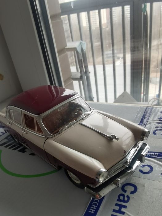 Модель автомобиля Газ 21 Волга. Газ 12 ЗимМасштаб 1:24