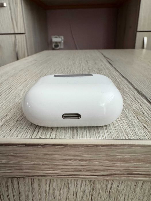 Продавам AirPods 3-то поколение с Lightning зареждане
