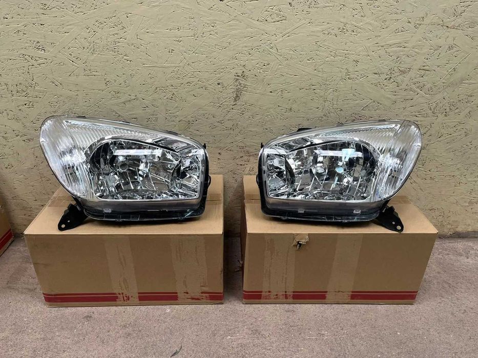 Фара на Тайота Рав4 2000- / Toyota Rav4 2003