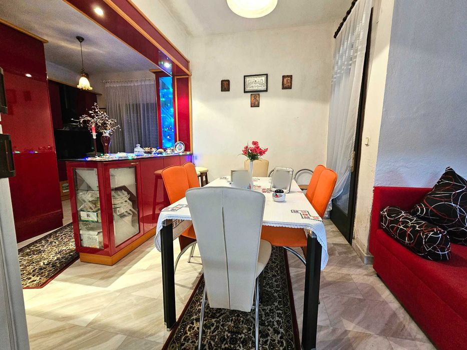 ПРОДАВА се самостоятелна къща 210кв.м. в центъра на DRAMA (код 8123)