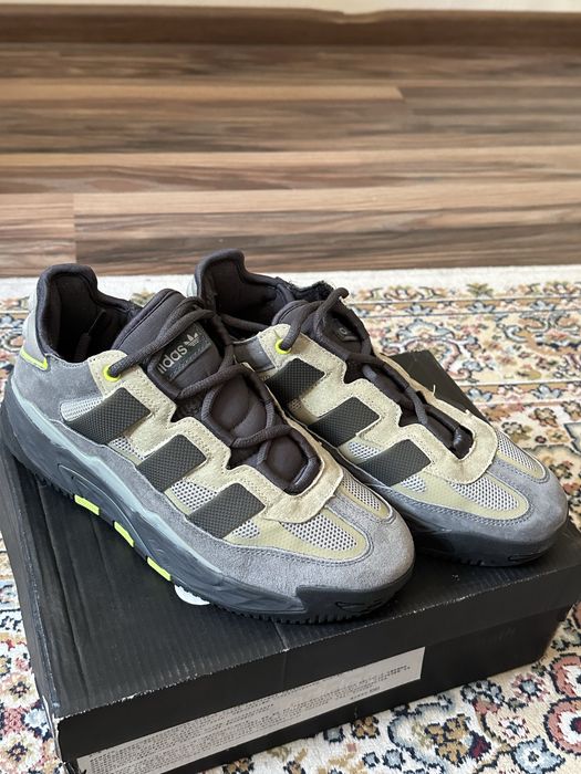 Кроссовки Adidas