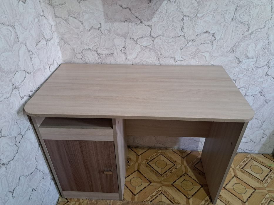 Срочно продаю стол