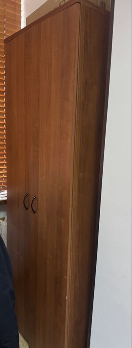 Офисная мебель (столы, шкафы)