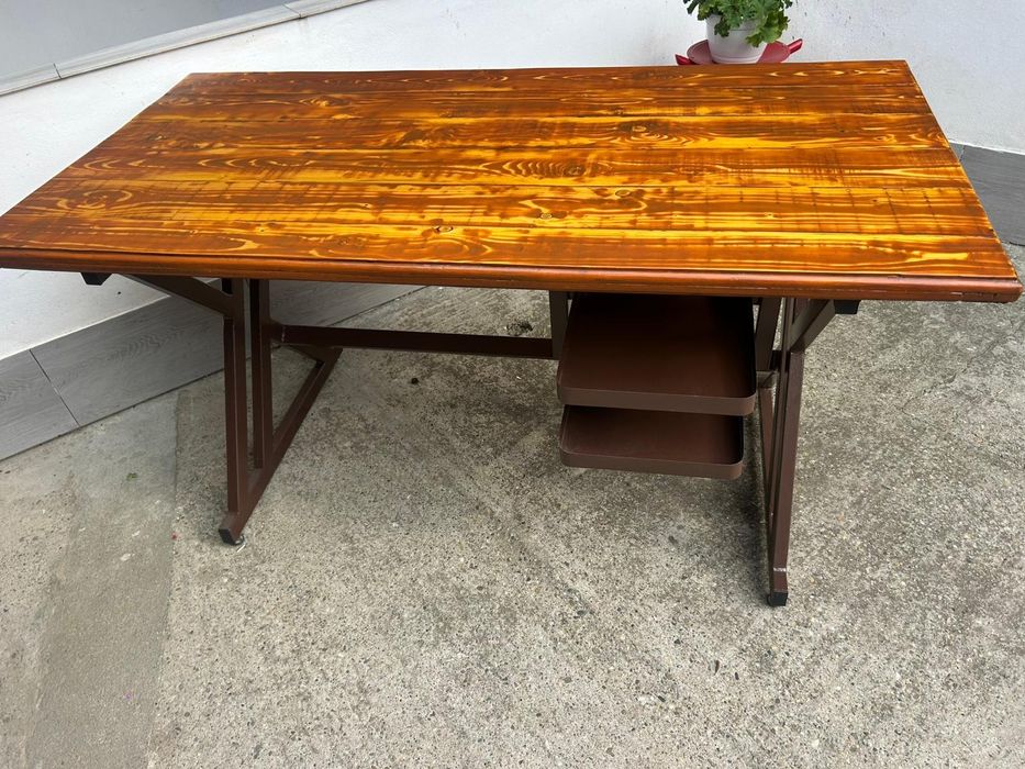 Birou cu blat de lemn