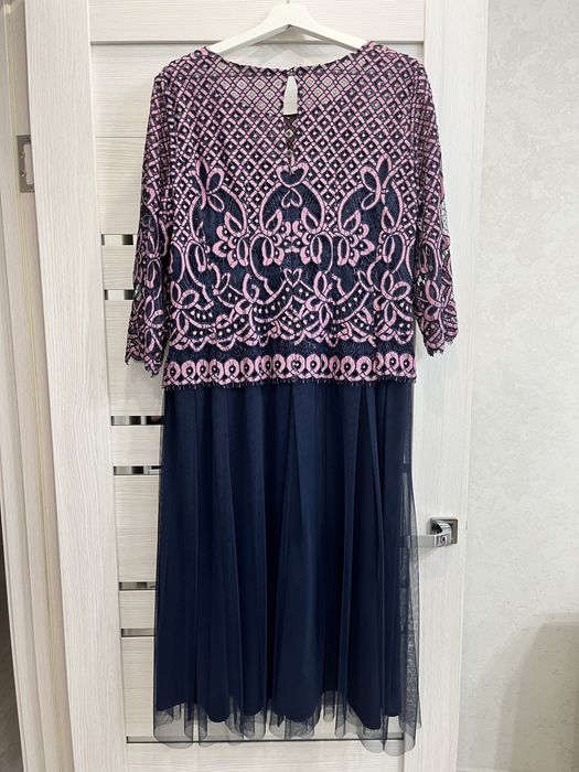 Продам платья 52-54 размера