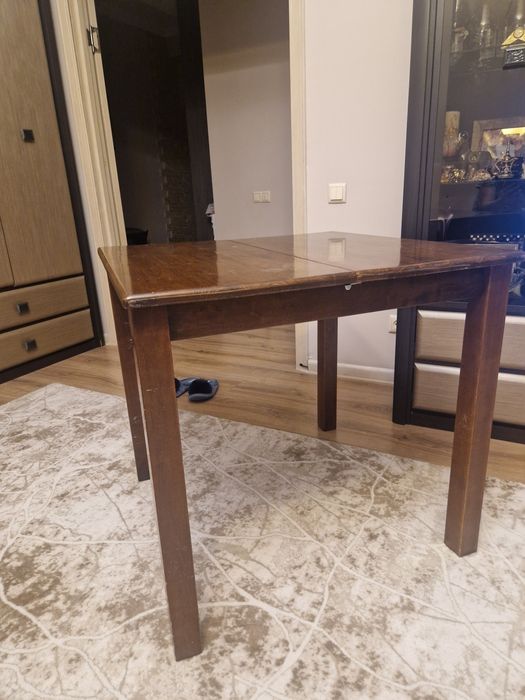 Продам два стола, обеденные.