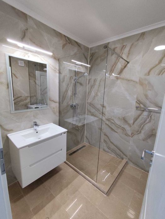 Inchiriez apartament 4 camere, faleza nord, zona Pescarie, intrare in statiunea Mamaia, Bdul Mamaia 294B