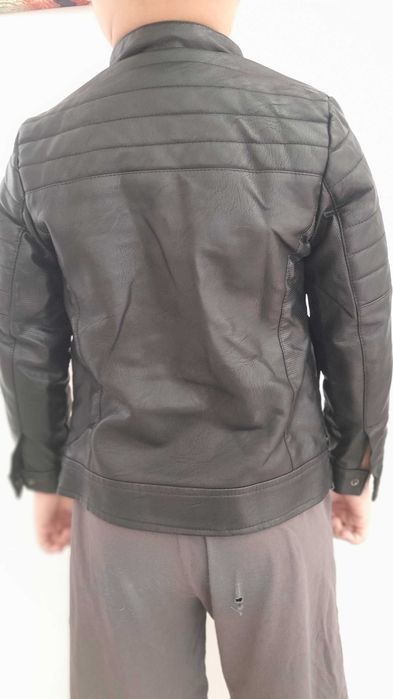 Продам детские куртки