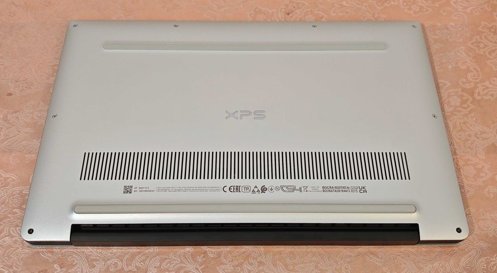 Dell XPS 9305/Core i7-1165G7/Intel Iris Xe/8GB RAM/512GB SSD/13.3 IPS