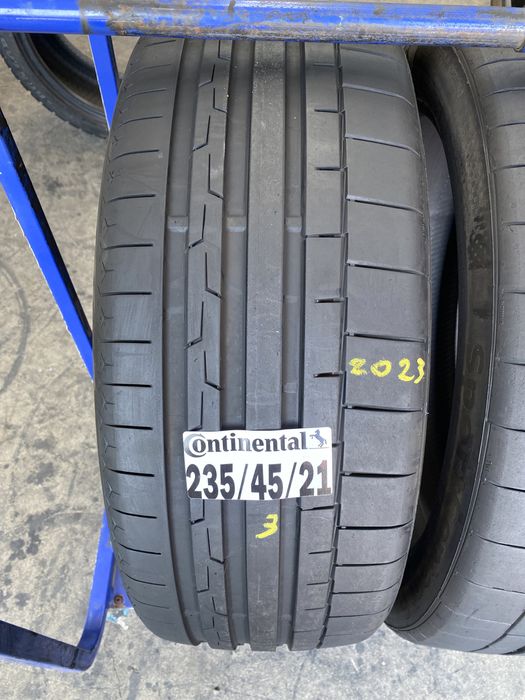 235/45/21 Continental Vara