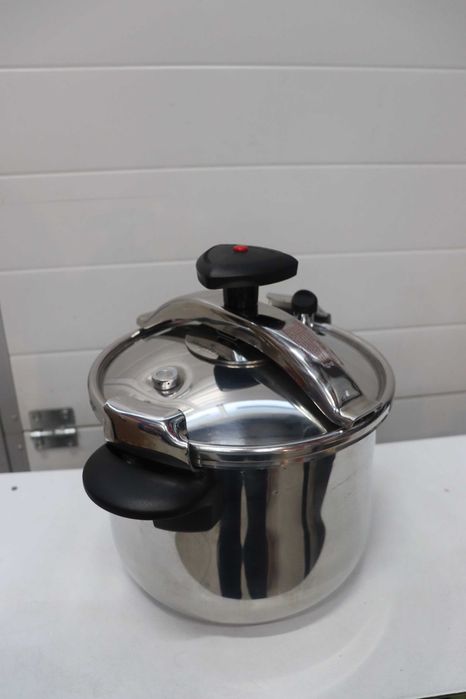 Тенджера под налягане MAGEFESA Star, неръждаема, обем 8 литра