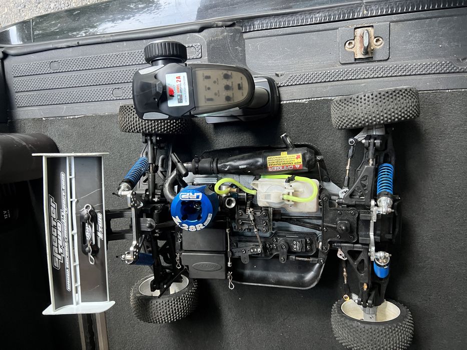 Masinuta curse cu motor