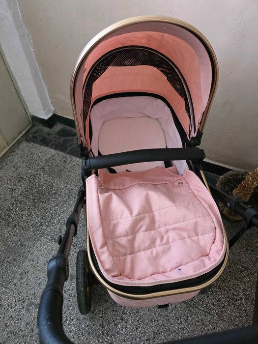 Продават се в много добро състояние количка.люлка и кошара. Само лично предаване за Бургас