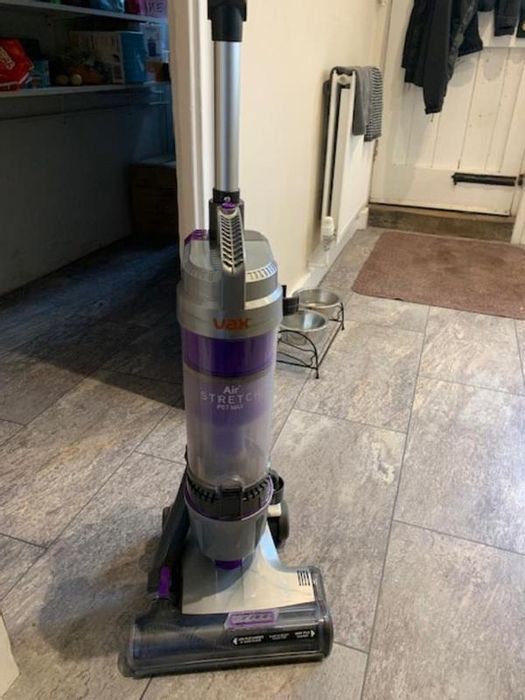Aspirator vertical cu fir Vax , 820W