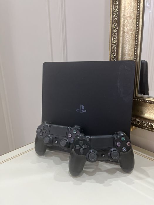 Playstation 4 Slim 500GB 2 Джостика