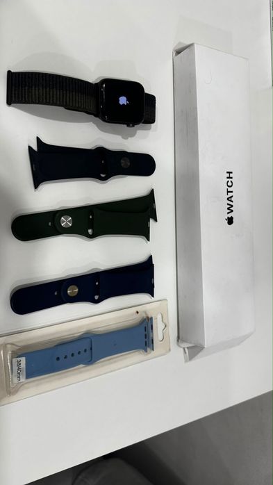 Apple Watch SE (электронные часы)