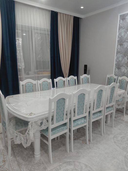 Стол со стульями