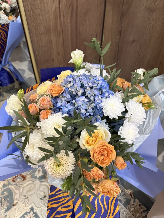 Яркий саежий букет