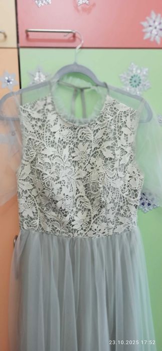 Продават се нови рокли.