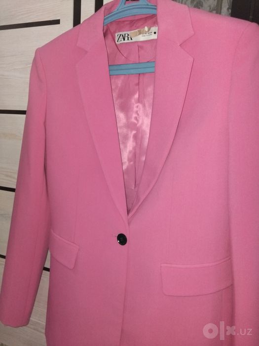 Оригинальный яркий пиджак ZARA
​• Бренд: ZARA
• Размер: USA XS (отл