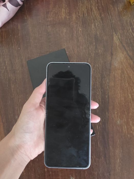 Samsung galaxy flip 6