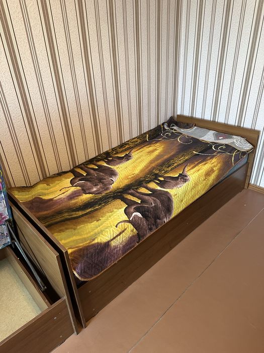 Кровати деревянные две штуки