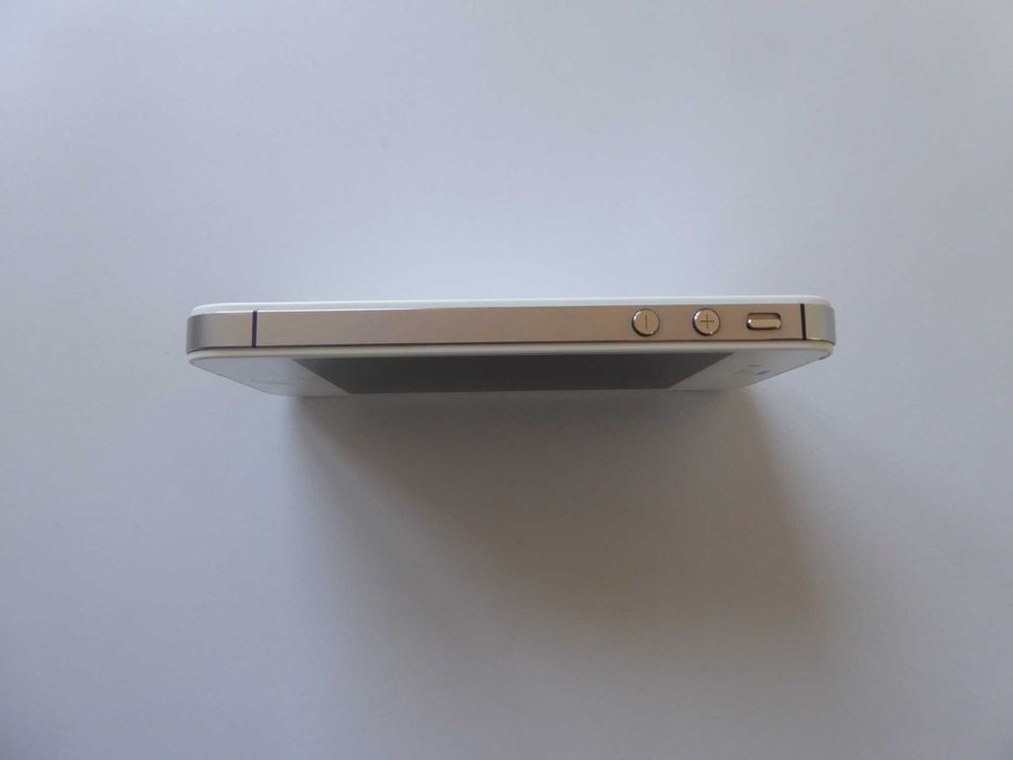 Телефон Apple iPhone 4S