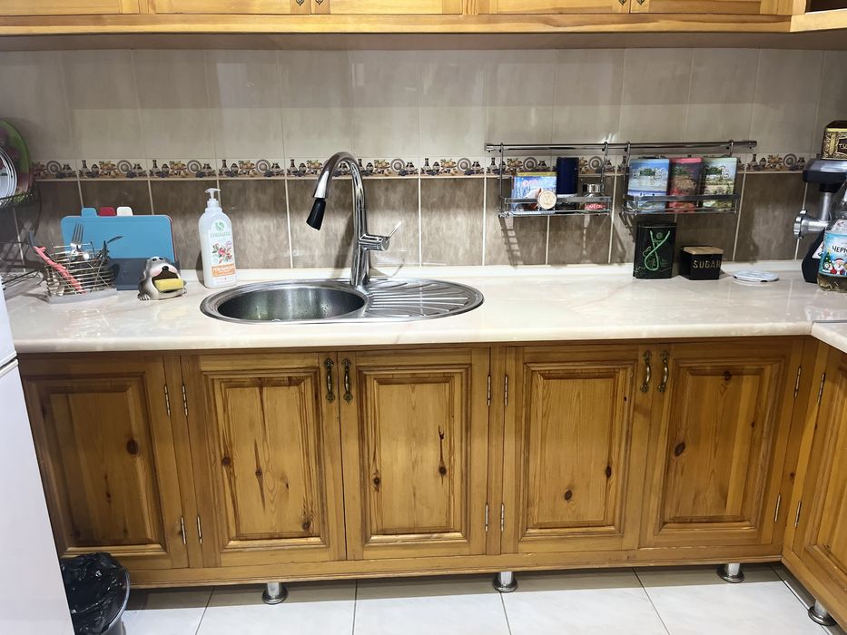 Продается куханный гарнитур. (Дерево)