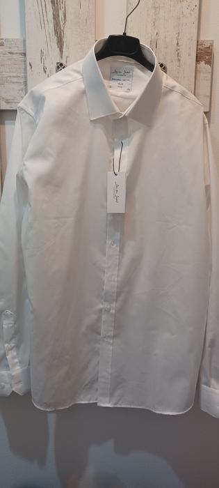 Бяла  мъжка  риза