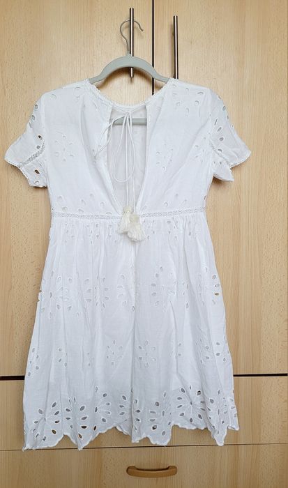 Rochie alba de vara, Zara model tip broderie