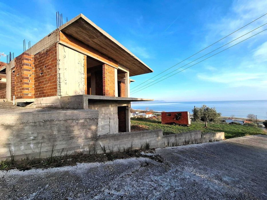 Продава 2 ет строеж 210 м2 с двор 300 м2 в Акти Неон Кердилион, Гърция