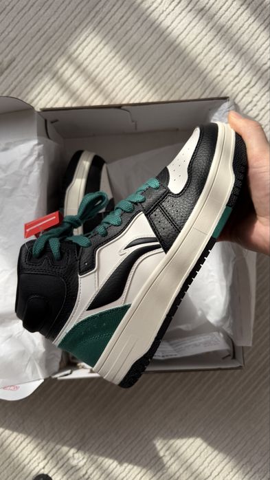 Кеды от бренда Lining