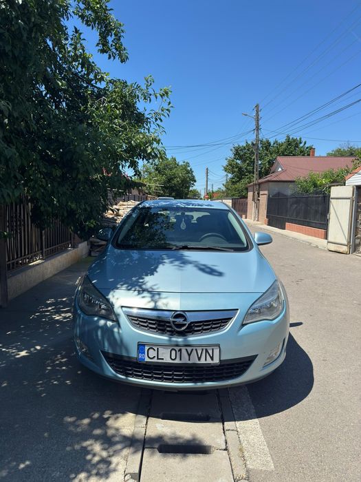 Vând Opel Astra J 2010